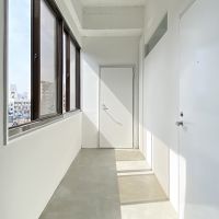 大阪市東成区大今里西1丁目の売買物件/無機質な空間に差し込む光が美しい