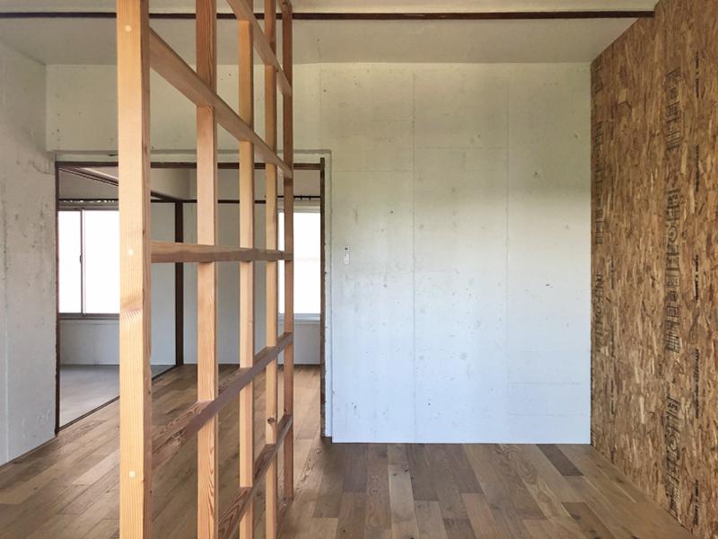 大阪市住之江区北加賀屋2丁目の賃貸物件/部屋中心に配された化粧木軸をどう生かすかがポイント
