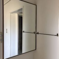 大阪市住之江区北加賀屋2丁目の賃貸物件/渋いミラーが、元社宅の水回りに馴染んでいます。