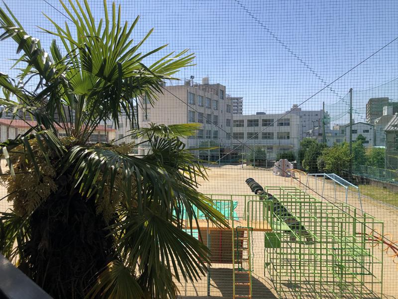 大阪市住之江区北加賀屋2丁目の賃貸物件/小学校の裏側なので、元気な声が聞こえてきます。