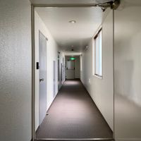 大阪市都島区中野町4丁目の賃貸物件/渋ビル感漂う廊下