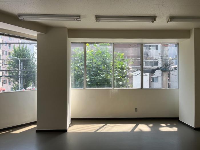 大阪市中央区内平野町2丁目の賃貸物件/街路樹の緑を楽しめます