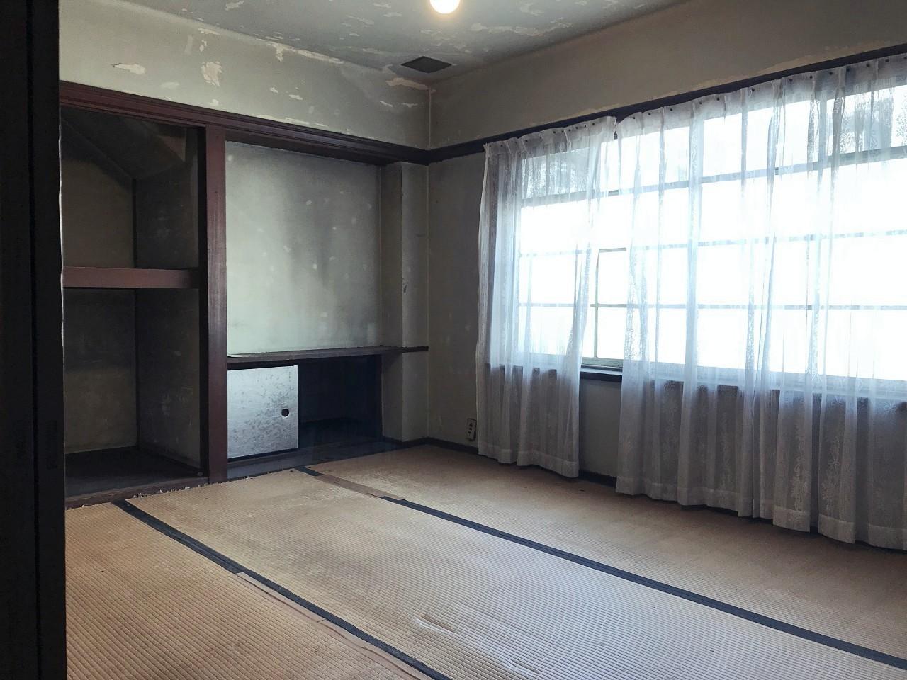 大阪市都島区高倉町1丁目の賃貸物件/光が漏れ入る大通り側の空間