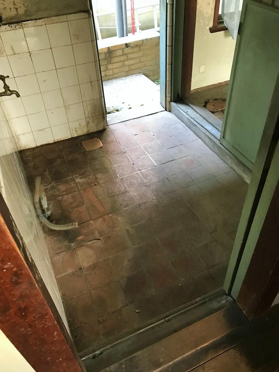 大阪市都島区高倉町1丁目の賃貸物件/恐らく炊事場あとだった勝手口横の土間