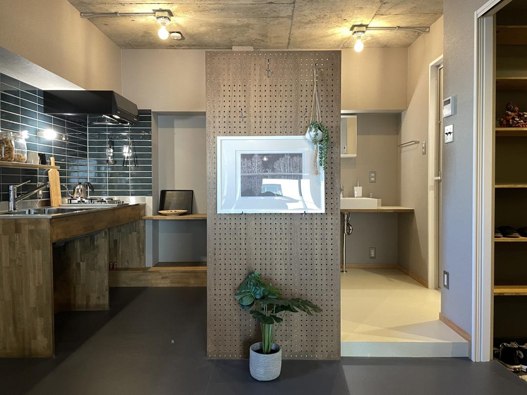 大阪市城東区中央1丁目の賃貸物件/左側がキッチン、右側が洗面室と浴室