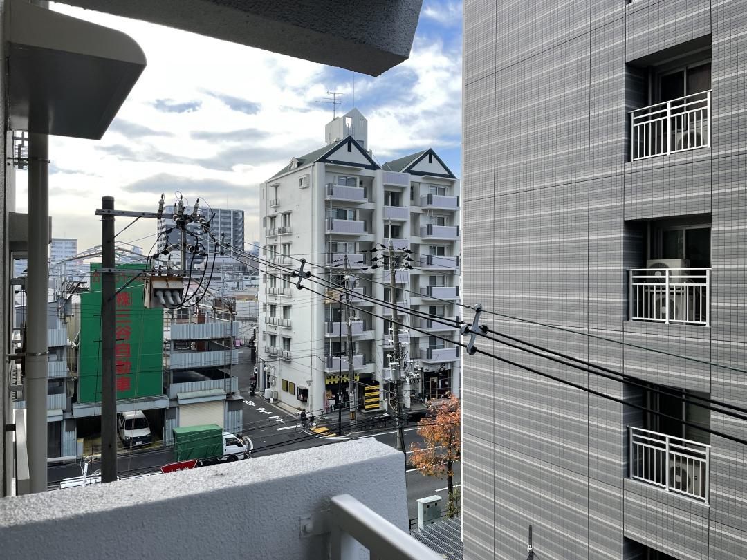 大阪市城東区中央1丁目の賃貸物件/バルコニーからの眺望、向かいはマンションです