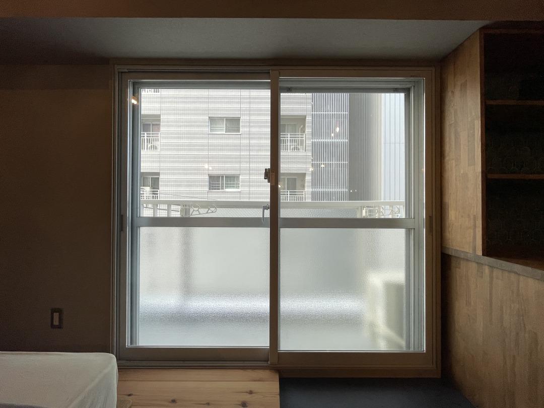 大阪市城東区中央1丁目の賃貸物件/道路が近いですが、二重サッシなので室内は静か