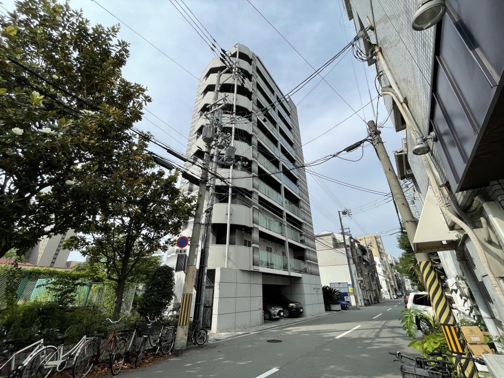 大阪市西区土佐堀2丁目の賃貸物件/前面道路からの建物外観