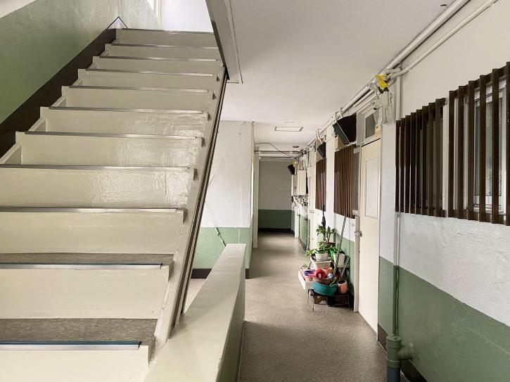 大阪市天王寺区城南寺町4丁目の賃貸物件/レトロな雰囲気が漂う共用廊下