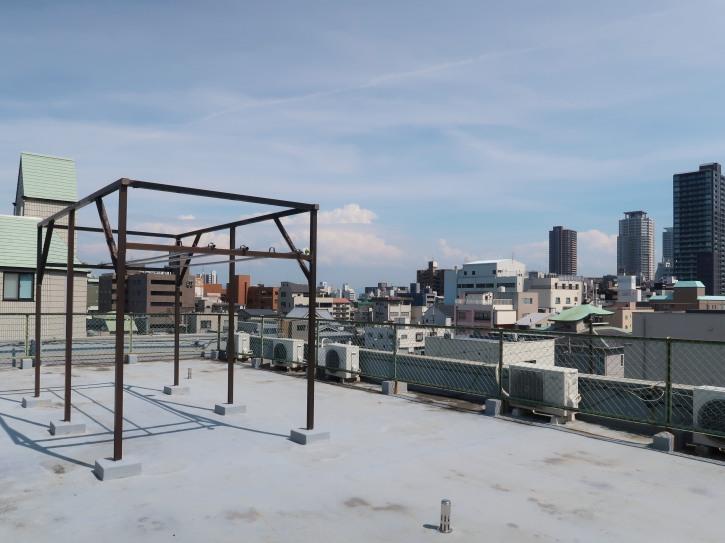 大阪市天王寺区城南寺町4丁目の賃貸物件/屋上に上がると......。低層な建物が多いので見晴らしもいいです。
