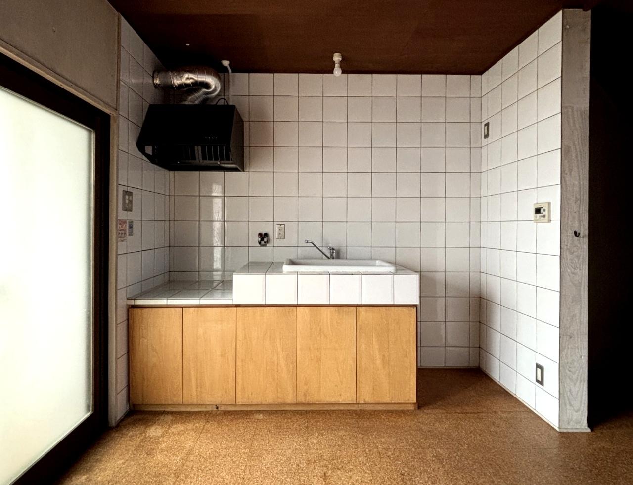 堺市堺区南島町4丁目の賃貸物件/キッチンは全面タイル貼り