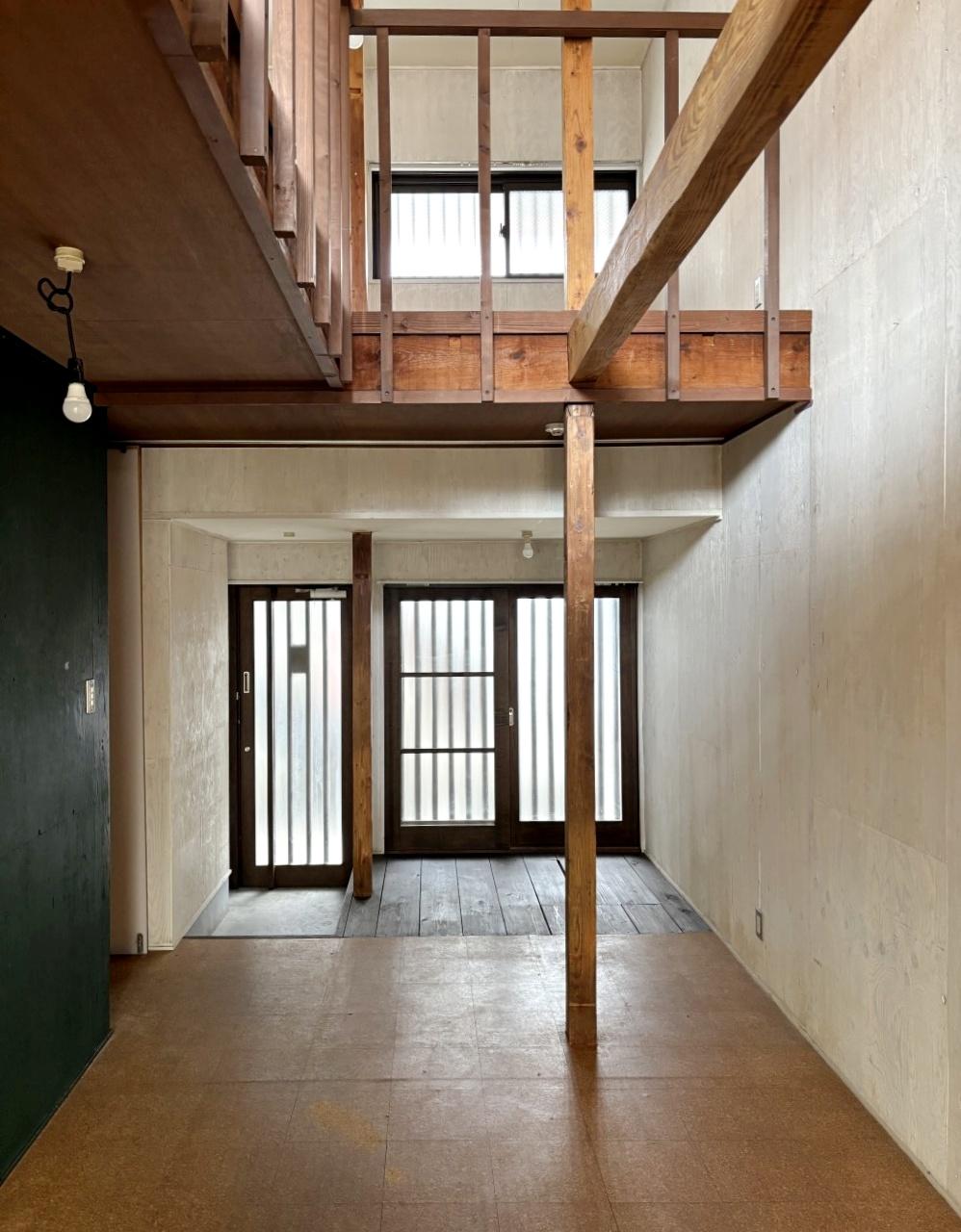 堺市堺区南島町4丁目の賃貸物件/キッチン側から玄関を見るとこんな感じ。