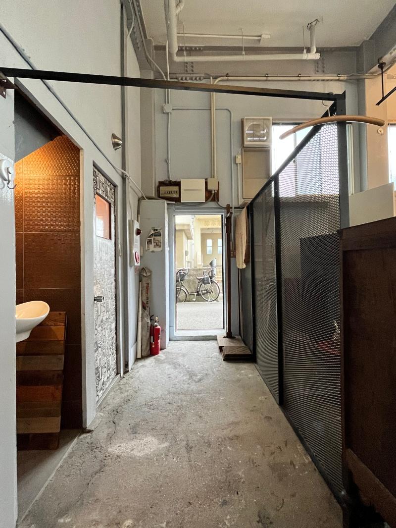 大阪市住之江区緑木2丁目の賃貸物件/トイレと手洗いはゆるく仕切ることができます。