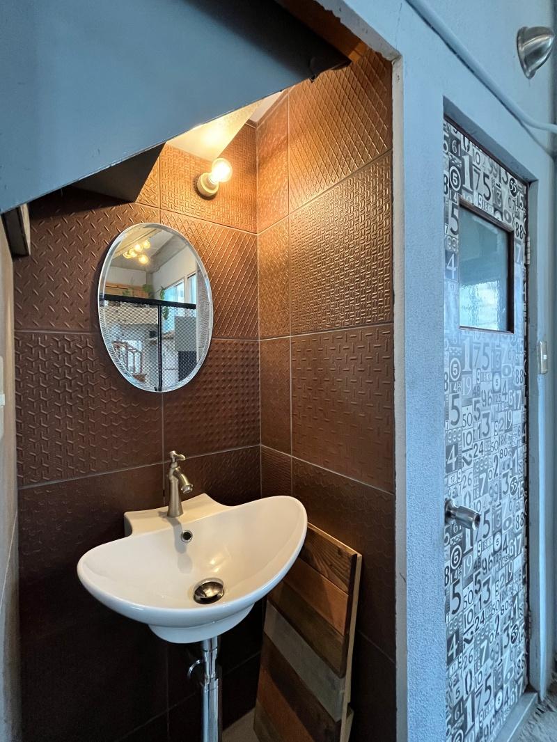 大阪市住之江区緑木2丁目の賃貸物件/洗面台は照明までこだわって