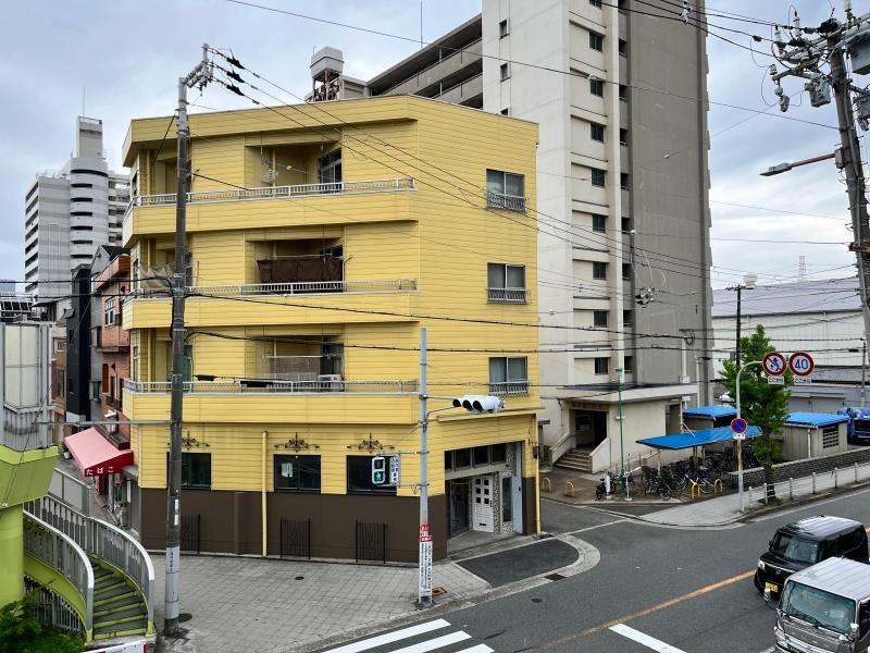 大阪市住之江区緑木2丁目の賃貸物件/角地に立つカステラみたいな建物