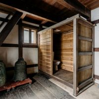 大阪市浪速区元町の賃貸物件/既存の収納庫を利用したトイレスペース