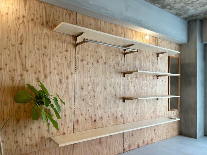 大阪市都島区都島中通の賃貸物件/可動式の棚。逆に収納はここだけなので少し工夫が必要です