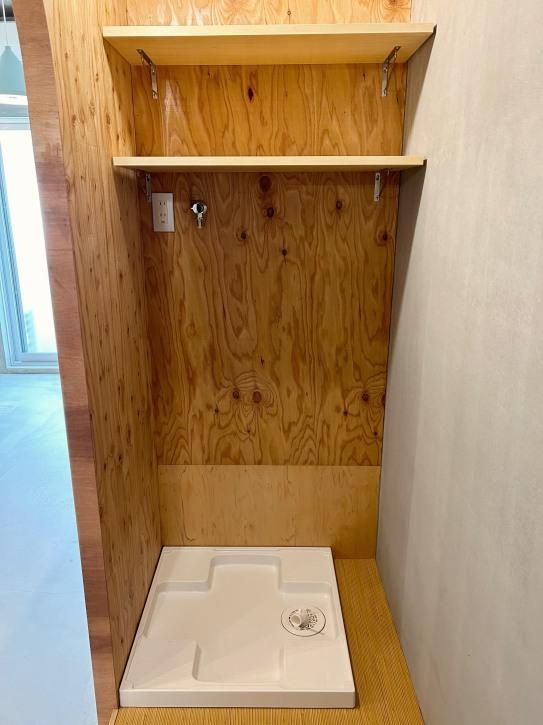 大阪市都島区都島中通の賃貸物件/洗濯機置き場。現地では床材にも注目いただきたい。