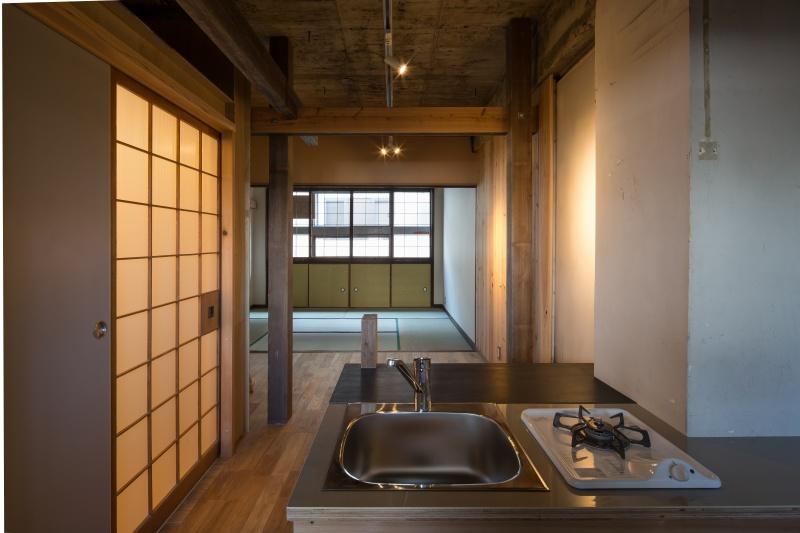 大阪市西区南堀江1丁目の賃貸物件/玄関土間からの景色。趣を残しながらも、現代的なデザイン。