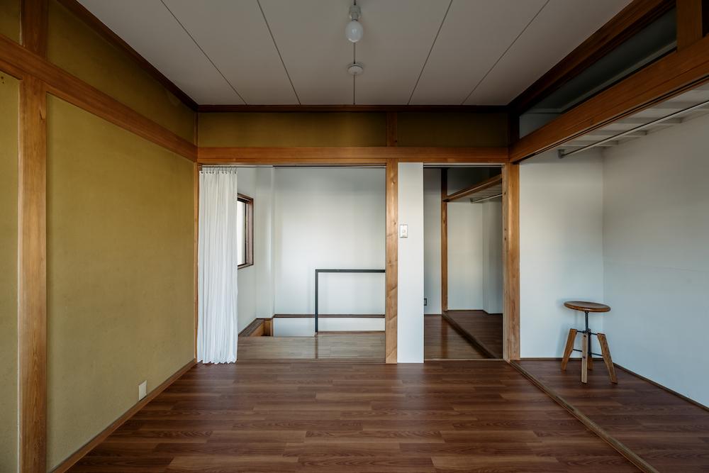 大阪市福島区海老江７丁目の賃貸物件/3階Room。ストレージも設けています（収納は隠せるようにカーテンレール付きです）
