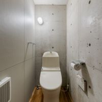 奈良県生駒市の賃貸物件/打ち放しのトイレ