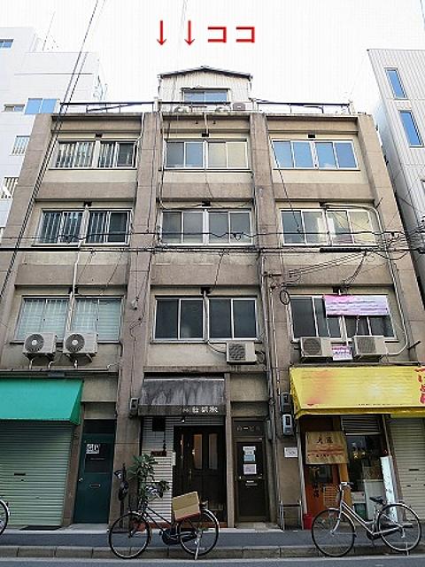 大阪市北区神山町2丁目の賃貸物件/3軒のビル、真ん中の最上階