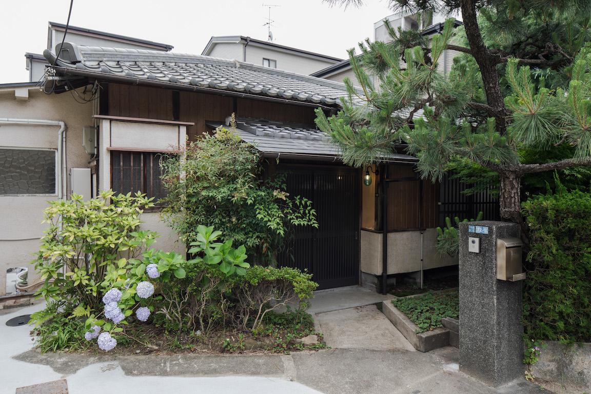 吹田市千里山西４丁目の賃貸物件/佇まいは昭和の建築当時の趣のまま。