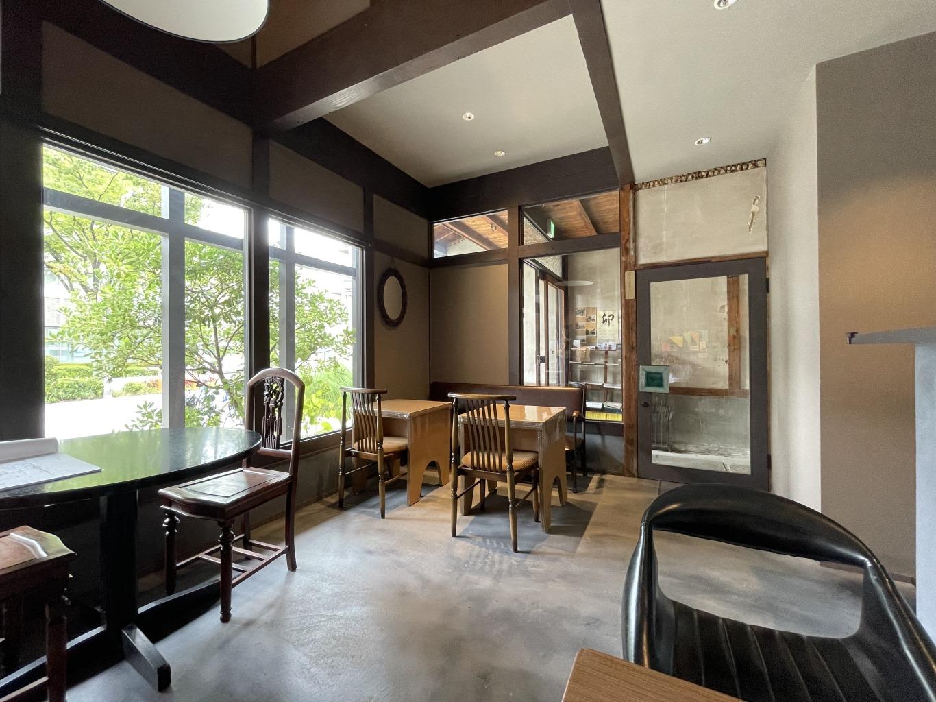 堺市堺区市之町東二丁の賃貸物件/路面に面した区画、約17㎡の店内は明るく心地が良い空間です