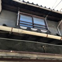 大阪市北区中津3丁目の賃貸物件/築年不詳ですが、昭和以前の趣を感じる外観。