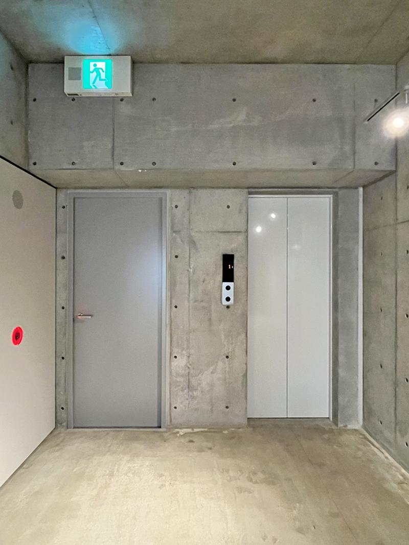 大阪市中央区南船場2丁目の賃貸物件/エレベーター出てすぐに専有区画に