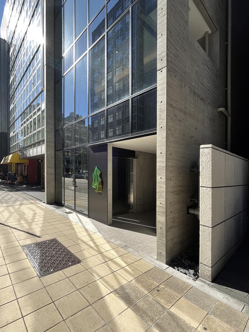 大阪市中央区南船場2丁目の賃貸物件/コンクリート打ち放しの外観