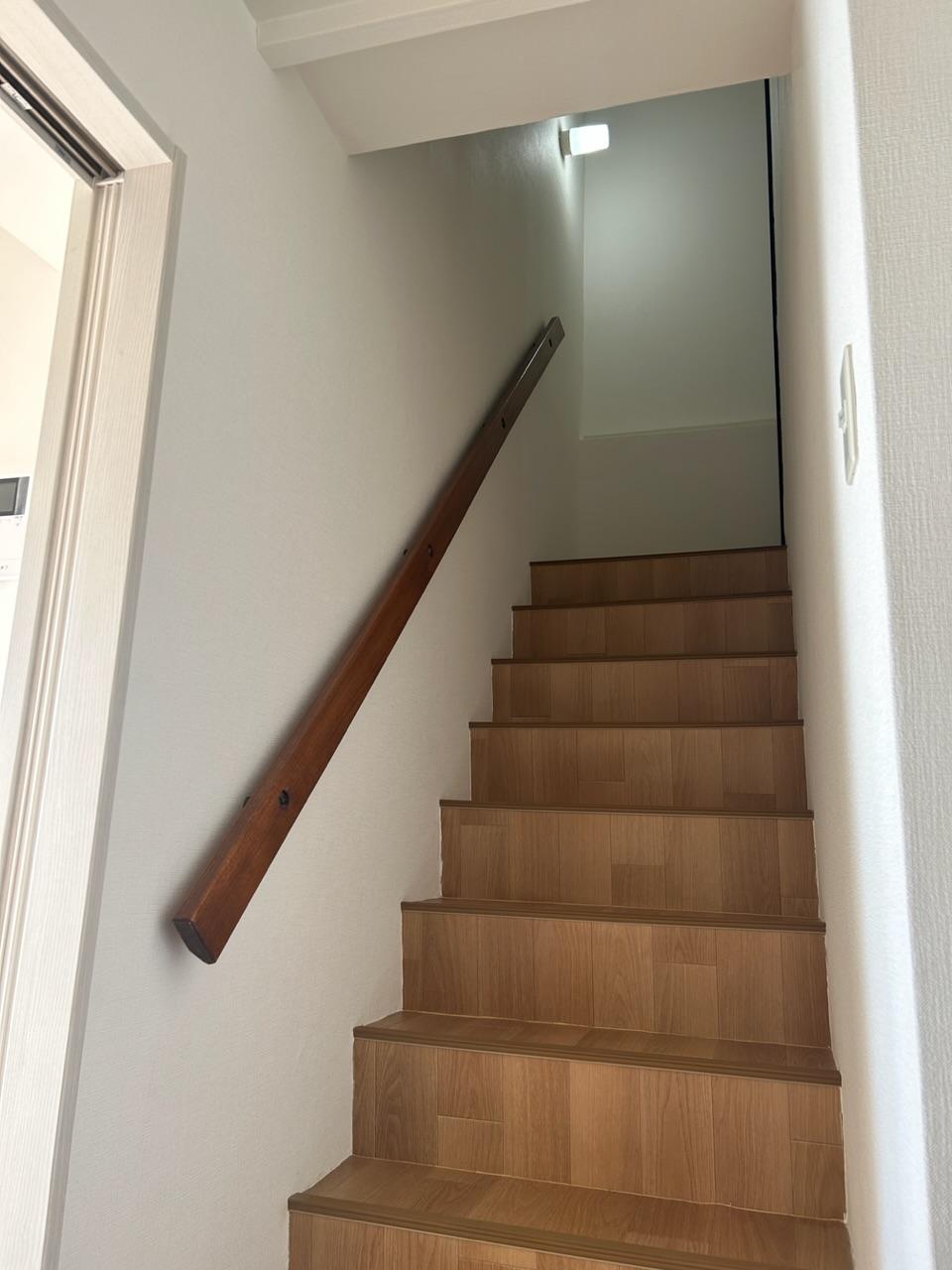 大阪市北区中津2の賃貸物件/階段を上がり北側の部屋へ