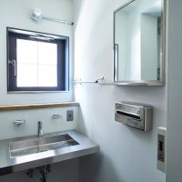 大阪市北区中崎町3丁目の賃貸物件/3Fとは別に2Fにも洗面とトイレ有、ステンレスでミニマル！