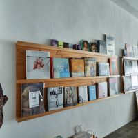 大阪市北区中崎町3丁目の賃貸物件/造り付けのラックにはレコードや書籍を飾って。