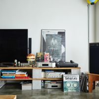 大阪市北区中崎町3丁目の賃貸物件/モルタルの床と白い壁がどんなインテリアも引き立ててくれる