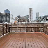 大阪市北区中崎町3丁目の賃貸物件/かなり広い屋上。BBQなんかも良くするんだとか。