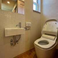 豊中市上野西2丁目の賃貸物件/温水洗浄便座付きトイレ。