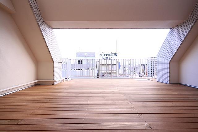 大阪府吹田市広芝町の賃貸物件/日向も日陰も楽しめる広々ウッドデッキ