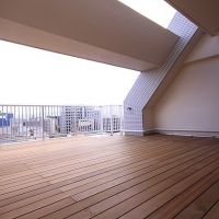 大阪府吹田市広芝町の賃貸物件/斜めの壁と梁のような構造体がかっこいい。