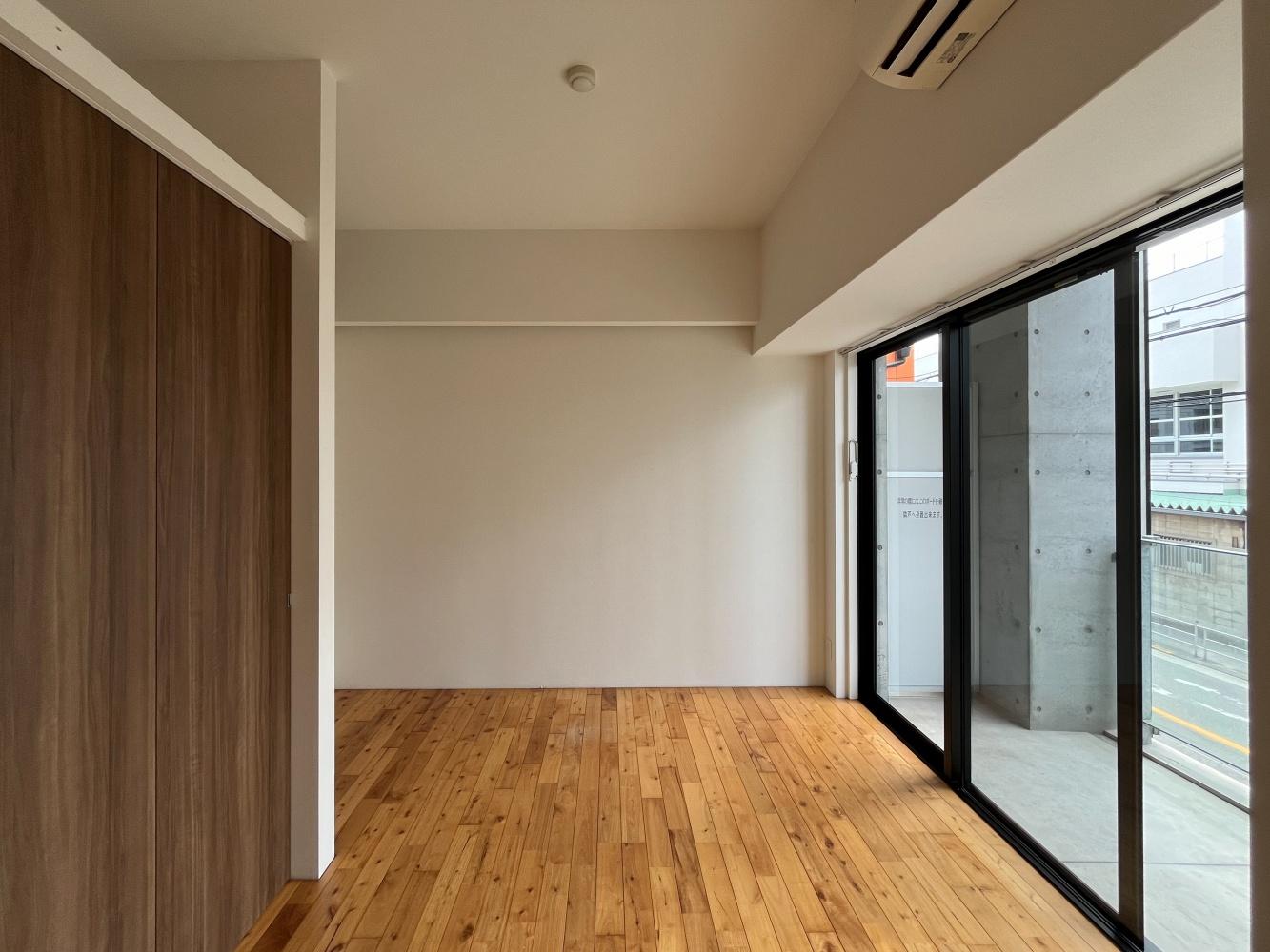 大阪府大阪市港区市岡元町3丁目の賃貸物件/部屋全体に開放感をもたらす高い天井。
