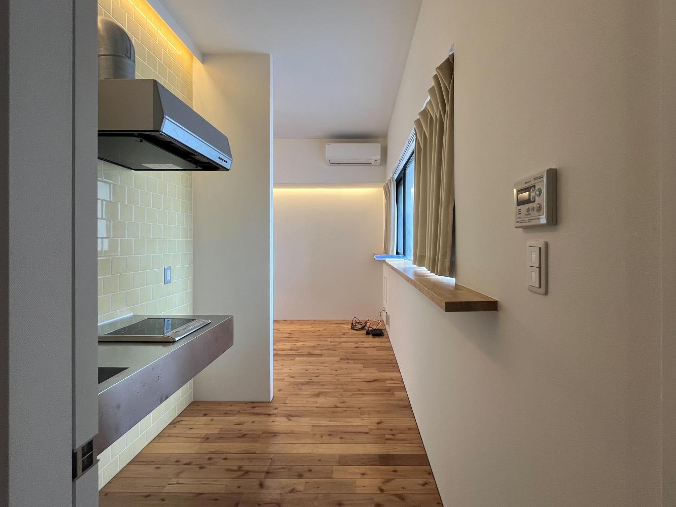 大阪府大阪市港区市岡元町3丁目の賃貸物件/キッチンと洋室を繋ぐ廊下。