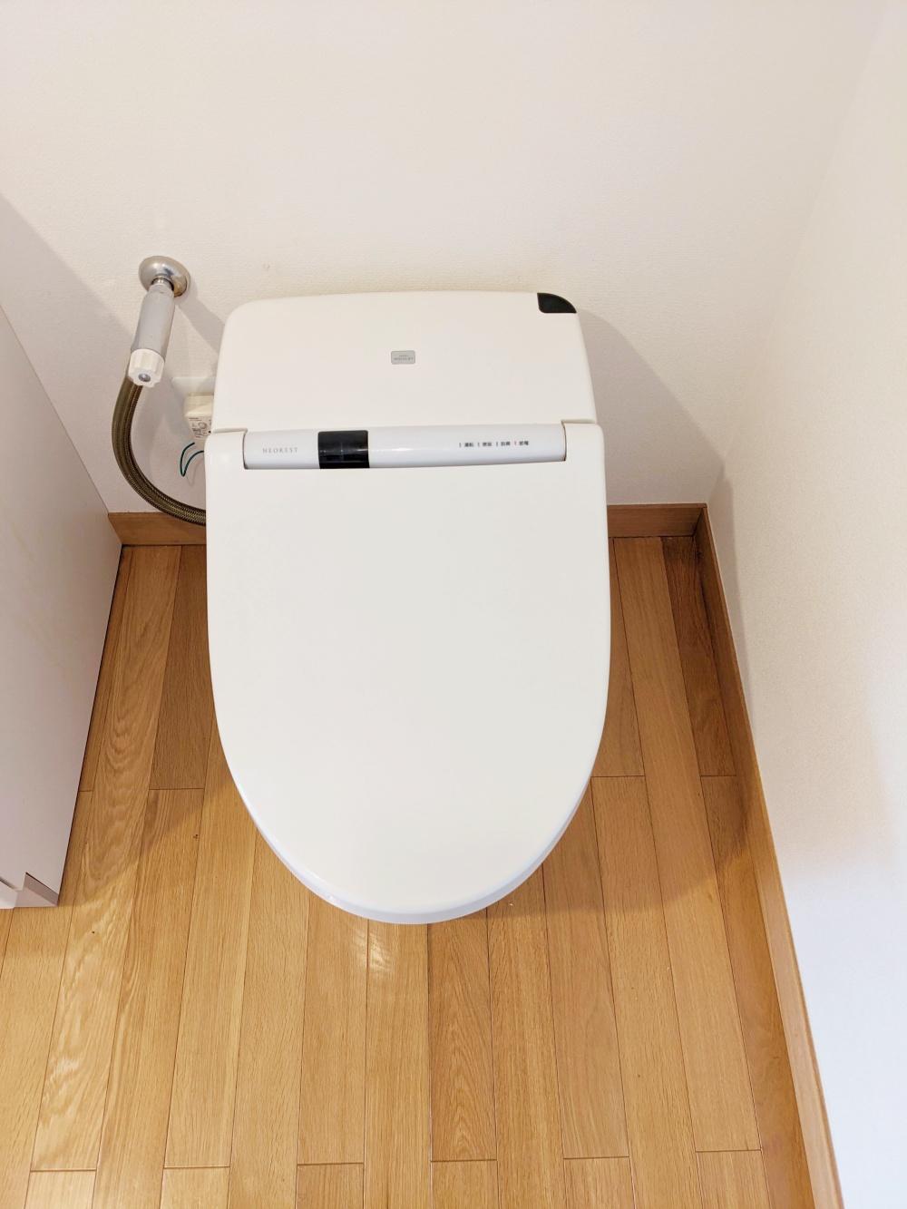 大阪市中央区谷町7丁目の賃貸物件/ウォシュレット付きトイレ。