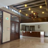大阪府大阪市住之江区北加賀屋３丁目の賃貸物件/ホテルのようなエントランス。ここまで贅沢な作りだと、毎日ここで一旦くつろぐという選択肢もあるかも…。