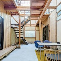 大阪市城東区蒲生４丁目の賃貸物件/屋根まで吹き抜けのコモンスペース。1つのコモンスペースに4住戸の玄関が繋がっており計2ヶ所あります。