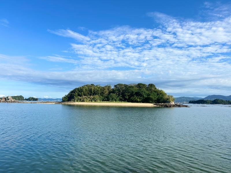 和歌山県西牟婁郡白浜町堅田宇箱嶋1925番の売買物件/青い海と空に包まれた無人島、小鞠山島。
