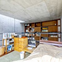 大阪市中央区森ノ宮中央2の売買物件/最上階から収納棚を見る、天窓から柔らかい光が差し込みます