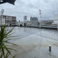 大阪市西区西本町３丁目の賃貸物件/10階の階段を上がった先の屋上。