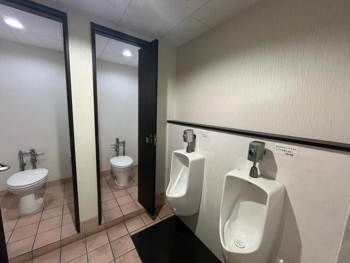 大阪市西区西本町３丁目の賃貸物件/男性用の共用トイレは9階にございます。