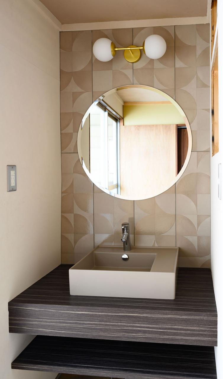 大阪市住之江区西加賀屋１丁目の賃貸物件/またまたタイルがふんだんに使われた洗面。