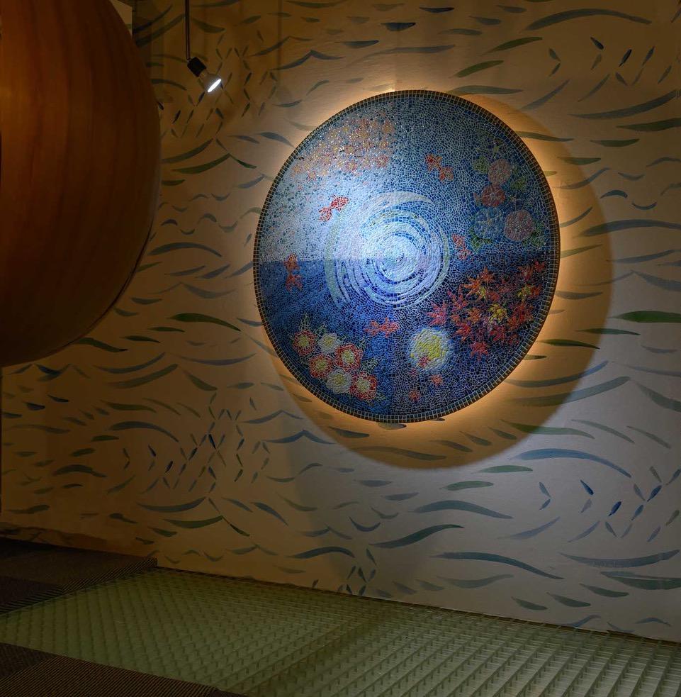 大阪市住之江区西加賀屋１丁目の賃貸物件/モザイクタイルで作家さんが作ったアート兼照明